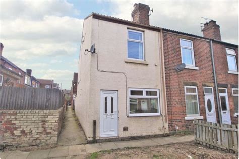 3 bed terraced house to rent in Church Street, Langold  .